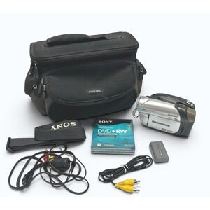 Sony DCR-DVD92 Handycam Camcorder Bundle 20x Zoom‎ Carl Zeiss + Case